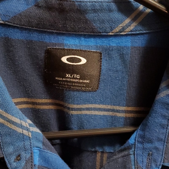 Men's Oakley Long Sleeve Shirt - Picture 2 of 3